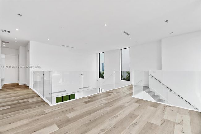 6818 - 6818 Nw 104 Th Ct, House other with 4 bedrooms, 5 bathrooms and null parking in Doral FL | Image 17