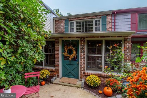 28 Brunswick Ave, Lambertville, NJ, 08530-1101 | Card Image