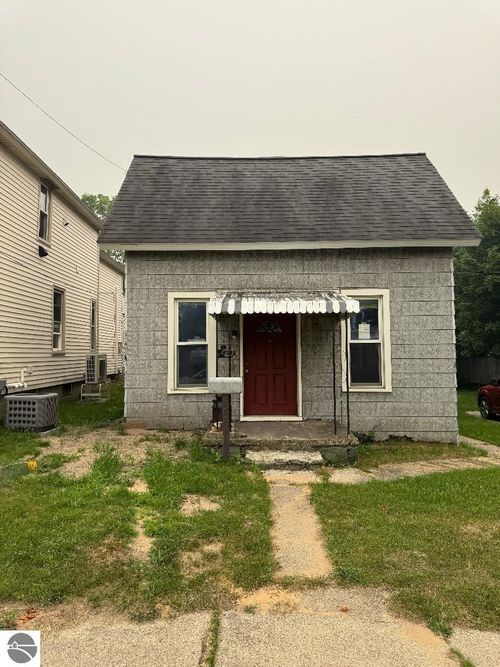 233 2nd Ave, Manistee, MI, 49660-1203 | Card Image