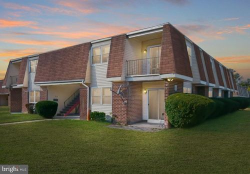 2-18 Florence Tollgate Pl, FLORENCE, NJ, 08518-3103 | Card Image