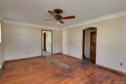 24900 Almond Ave, Eastpointe, MI, 48021-4236 | Card Image