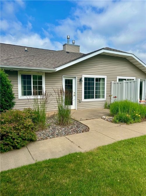 3317 S Robin Meadows Ln, Eau Claire, WI, 54701-8116 | Card Image