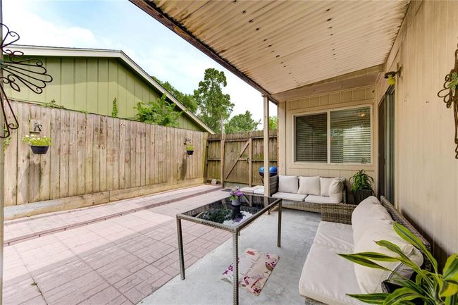Covered patio to enjoy | Image 6