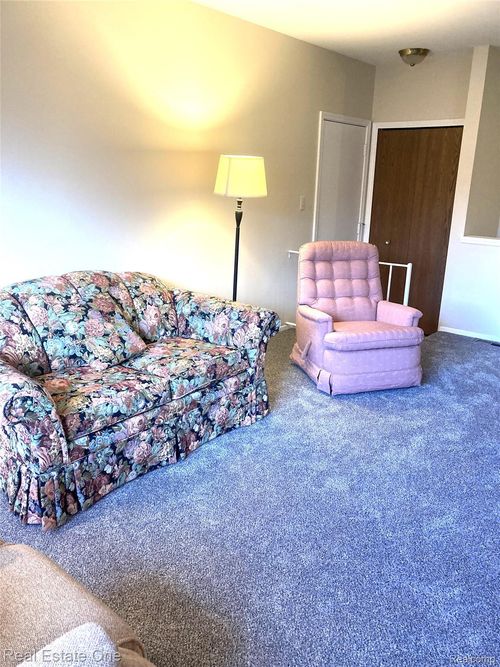 124-3700 Old Creek Rd, TROY, MI, 48084-1624 | Card Image