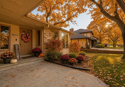 8213 Pleasant View Ct, Mounds View, MN, 55112-5831 | Card Image