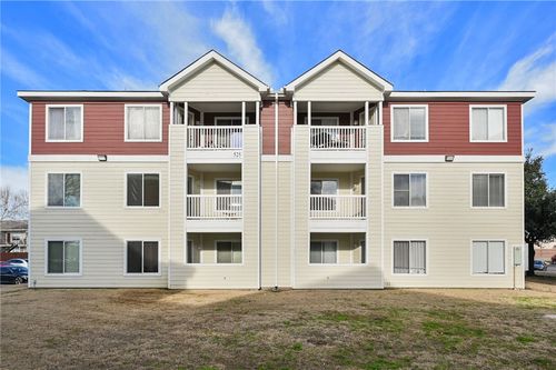 apt-301-523 Southwest Pkwy, College Station, TX, 77840-7136 | Card Image