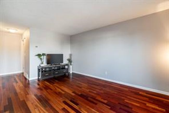 3 - 52 38a Ave Sw, Home with 2 bedrooms, 1 bathrooms and 1 parking in Calgary AB | Image 8