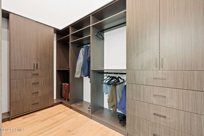 Walk in closet primary suite | Image 28