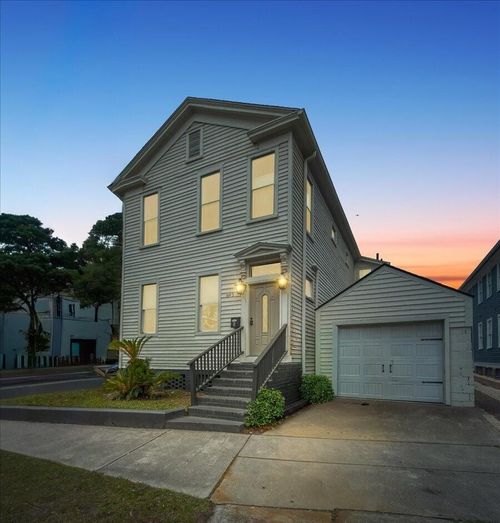 695 King St, Charleston, SC, 29403-4747 | Card Image