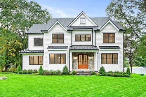 15 Peachtree Rd, Lexington, MA, 02420-2427 | Card Image