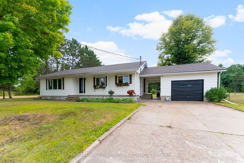135 Uniacke Lane, Deep River, ON, K0J1P0 | Card Image