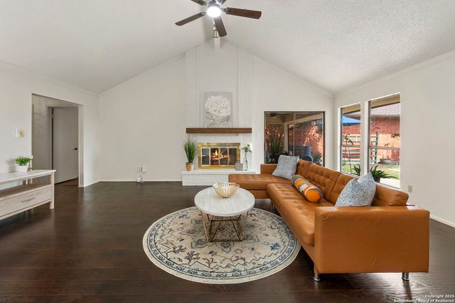 6210 Meadow Grv, House other with 3 bedrooms, 2 bathrooms and null parking in Windcrest TX | Image 7