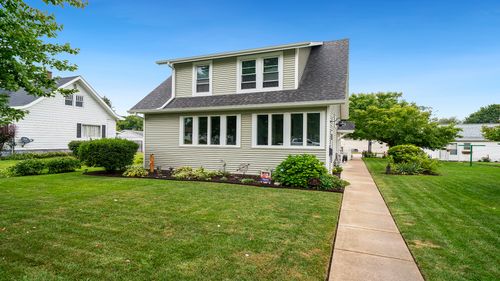 915 N 8th St, Rochelle, IL, 61068-1409 | Card Image