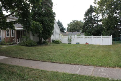 6778 Buckingham Ave, Allen Park, MI, 48101-2334 | Card Image