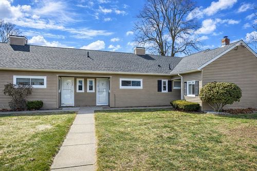 156-156 Horseshoe Dr, Chicopee, MA, 01022-1176 | Card Image
