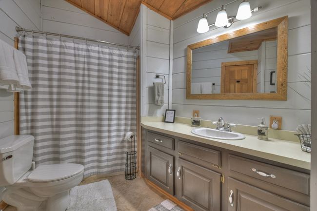 368 Walnut Rdg, Home with 4 bedrooms, 2 bathrooms and null parking in Ellijay GA | Image 26