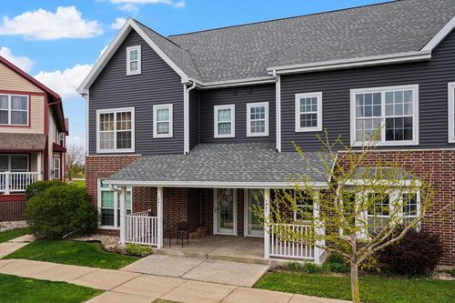 1045 Providence Cmn, Sun Prairie, WI, 53590-4586 | Card Image