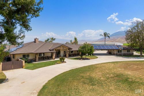 38792 Comanche Point Rd, Arvin, CA, 93203-9308 | Card Image