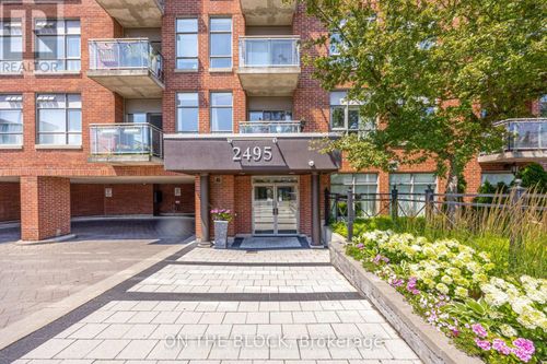 107-2495 Dundas St W, Toronto, ON, M6P1X4 | Card Image
