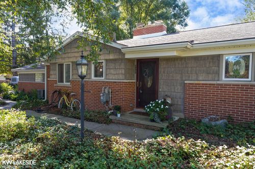 1770 Christian Hills Dr, Rochester Hills, MI, 48309-2909 | Card Image