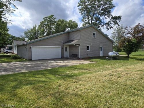 387 Stable Dr, Lagrange, OH, 44050-9654 | Card Image