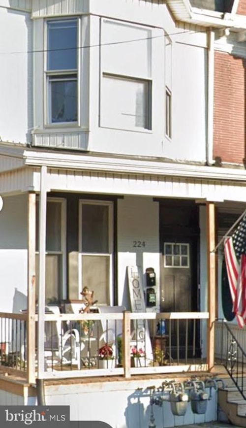 224 E Cottage Pl, York, PA, 17403-3233 | Card Image