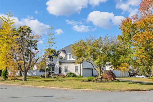 21 Pine Edge Pl, Dix Hills, NY, 11746-8145 | Card Image