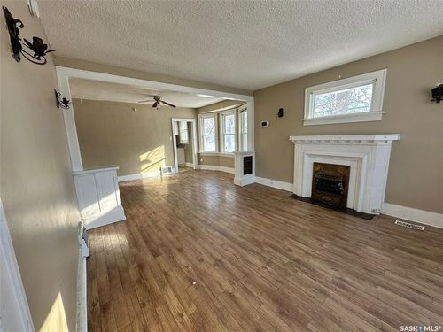 1077 Garnet St, Regina, SK, S4T2X7 | Card Image