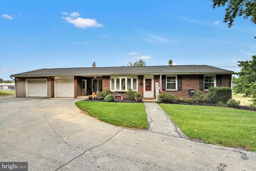 437 White Oak Ln, LEESPORT, PA, 19533-9142 | Card Image