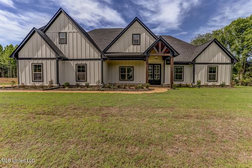 9094 Treadway Creek Dr, Hernando, MS, 38632-9351 | Card Image