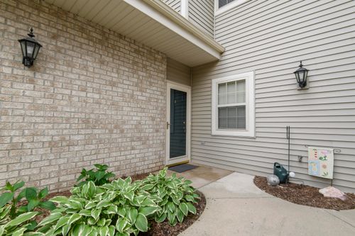18730 Emerald Cir, Brookfield, WI, 53045-3696 | Card Image
