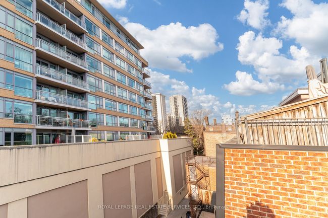 12 - 1968 Bloor St W, House attached with 3 bedrooms, 3 bathrooms and null parking in Toronto ON | Image 46