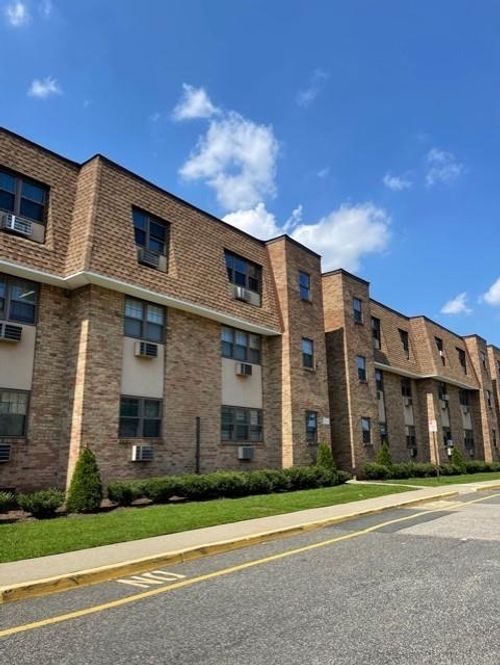 apt-b8-220 Meadow Ln, Secaucus, NJ, 07094-4325 | Card Image