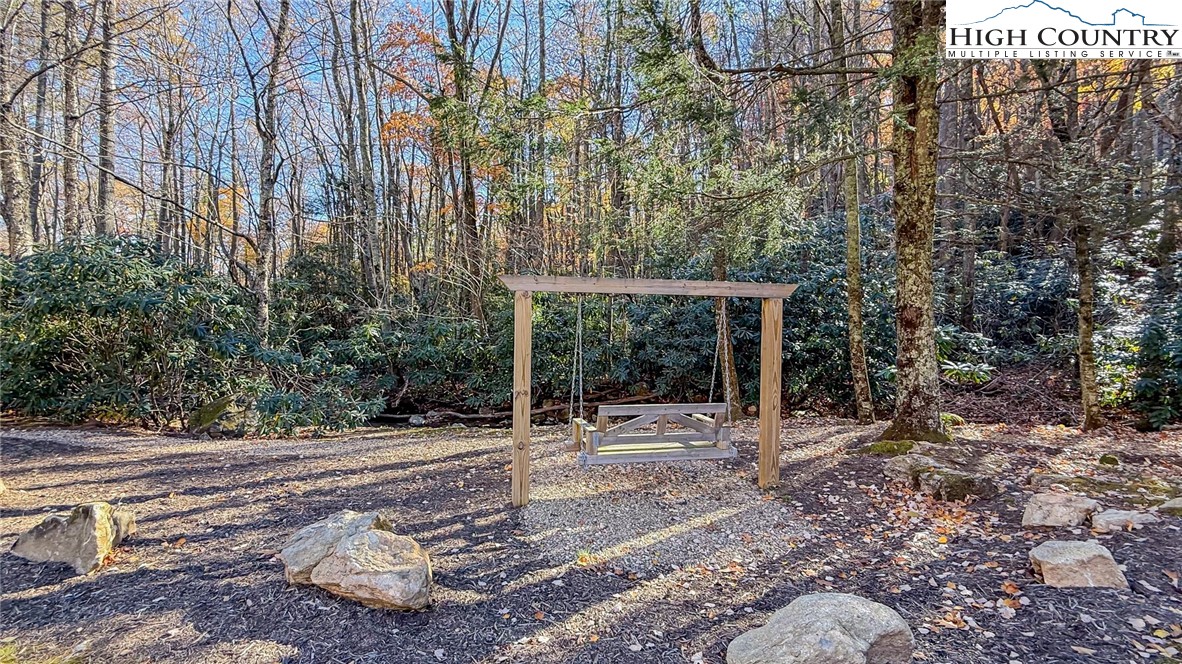 Land in Deep Gap 4