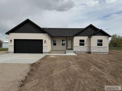 11 N 460 W N 460 W, Blackfoot, ID, 83221-5557 | Card Image