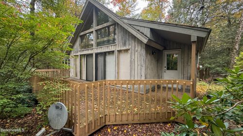 40 Aspen Dr, East Otis, MA, 01029 | Card Image