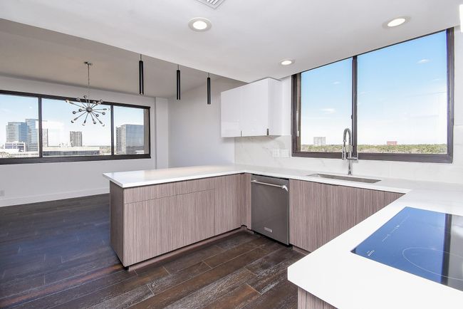 UNIT-1106 - 49 Briar Hollow Ln, Condo with 2 bedrooms, 2 bathrooms and 2 parking in Houston TX | Image 12