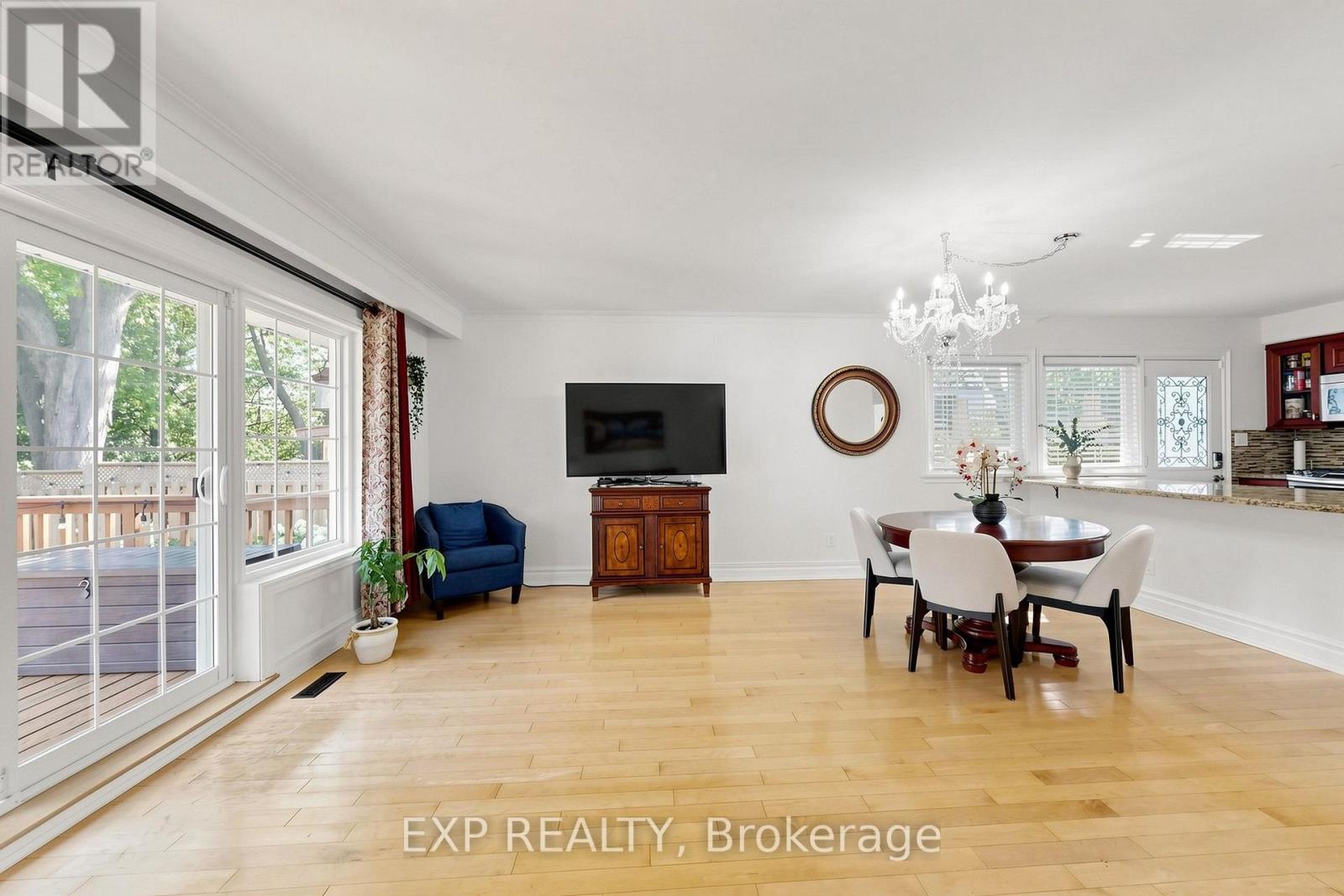 Residential in Toronto (Downsview-Roding-CFB) 3