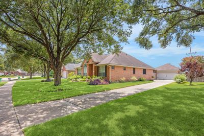 Driveway View | Image 2