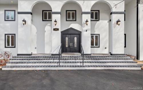 369 Vanderbilt Pkwy, Dix Hills, NY, 11746-5820 | Card Image