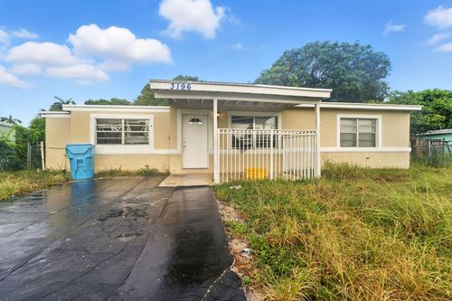 3196 N Seacrest Blvd, Boynton Beach, FL, 33435-1530 | Card Image