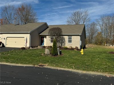 211 Golf Drive, Condo with 2 bedrooms, 2 bathrooms and null parking in Cortland OH | Image 2