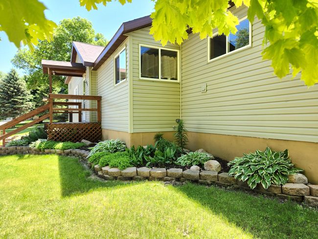 Gorgeous curb appeal ! | Image 28