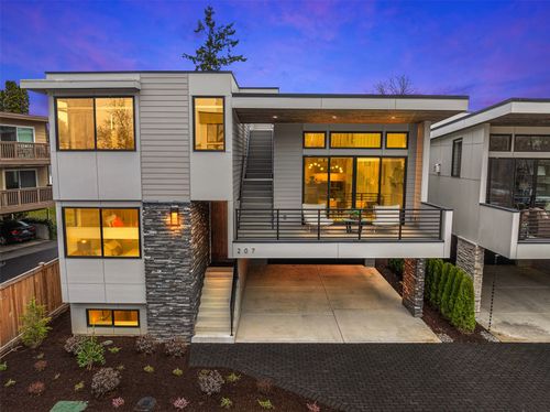 207 2nd Ave S, Kirkland, WA, 98033-6510 | Card Image