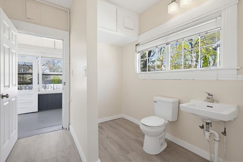 118 N Adams St, Manchester, NH, 03104-2322 | Card Image