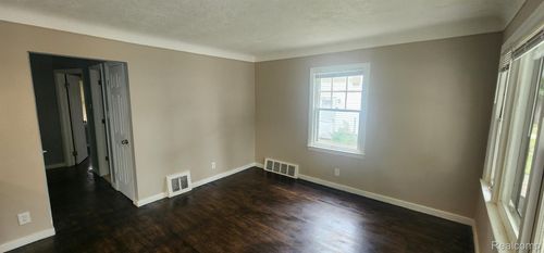 18580 Kingsville St, Detroit, MI, 48225-2136 | Card Image