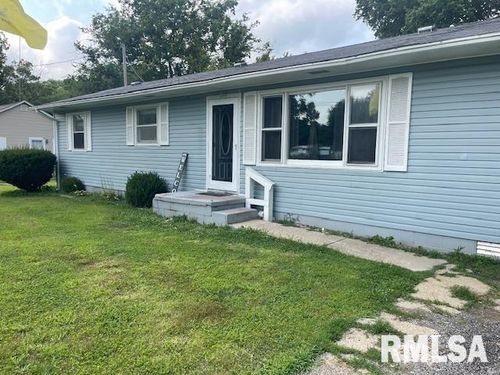 206 E Claude Ave, Patoka, IL, 62875-2135 | Card Image