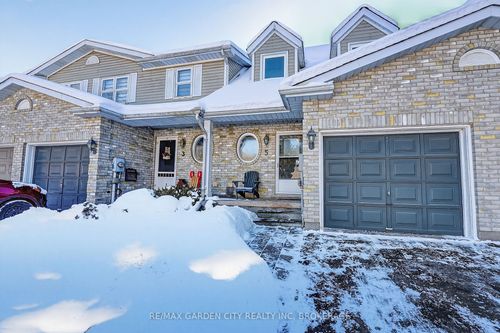 5 Maureen Crt, Fonthill, ON, L3E0M4 | Card Image