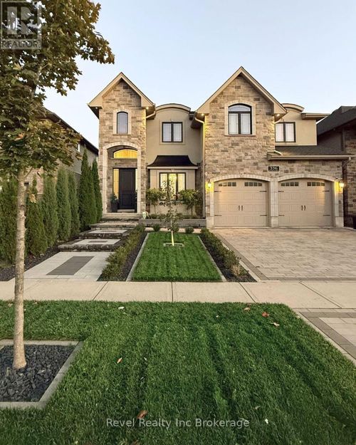 336 Munnoch Blvd, Woodstock, ON, N4T0H6 | Card Image