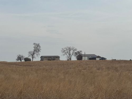 1760 Shadow Ave, Charles City, IA, 50616-9002 | Card Image